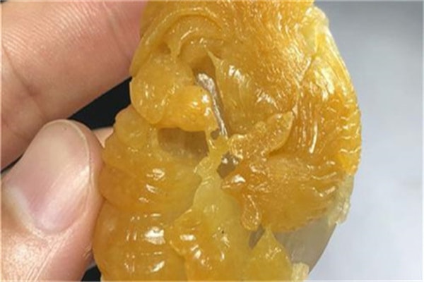 翡翠原石色料鉴定方法 如何看翡翠原石的色料?