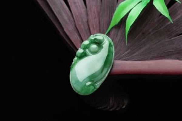 阳绿翡翠属于什么级别_颜色品种影响很大-第2张-翡翠-玉仓库