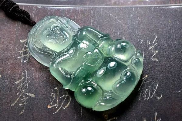 翡翠吊坠会变色吗_翡翠吊坠怎么保养-第2张-翡翠-玉仓库