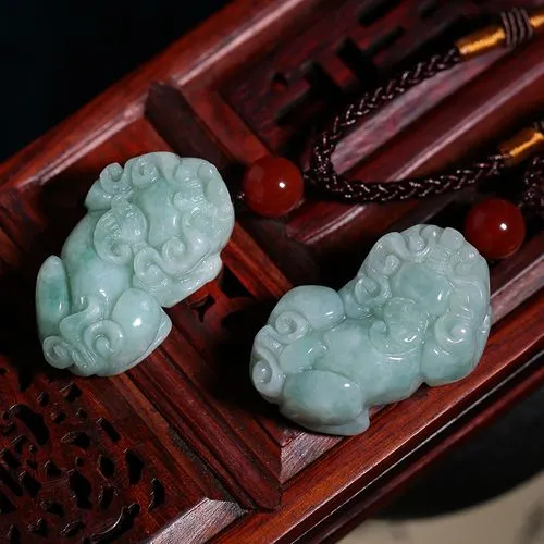 翡翠貔貅吊坠一般什么价位(麻烦大家帮忙看一下这个翡翠貔貅值多少钱?)