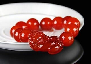 手链貔貅头向那边戴：稍不注意必受牵连