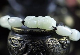 貔貅带在手上正确佩戴_帮助单身狗早日脱单