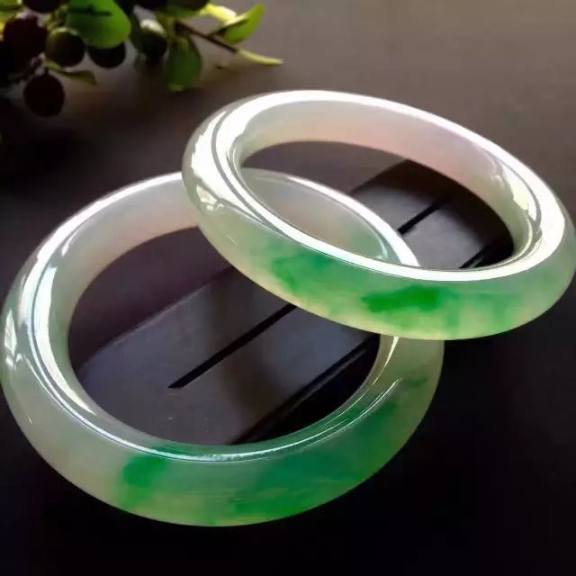 染色的翡翠镯子的颜色怎么能去掉(染色的翡翠镯子的颜色怎么能去掉一点)-第3张-翡翠-玉仓库
