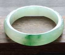 果敢翡翠的翡翠质量怎么样？果敢翡翠的手镯好不好？
