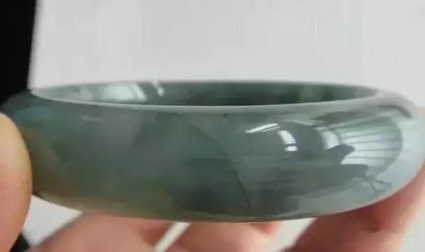 翡翠鉴定:一字之差价格却差之千里,这些翡翠瑕疵你能接受吗-第10张-翡翠-玉仓库