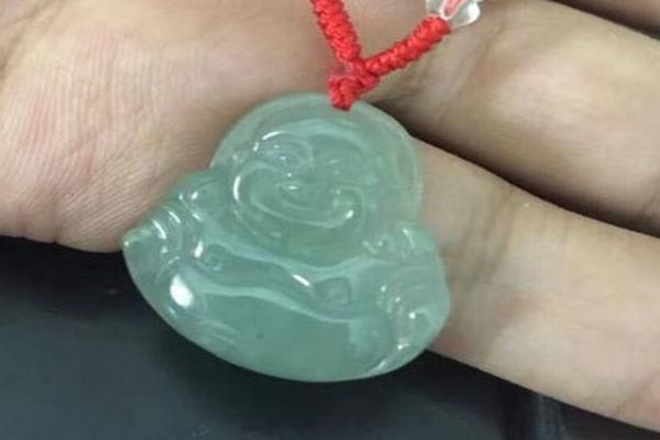 翡翠吊坠日常应该怎样保养_翡翠吊坠挑选及保养知识