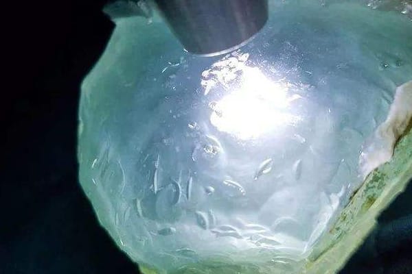 冰种翡翠原石的价格是多少__冰种翡翠原石怎么辨认