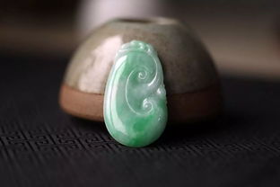 糯冰翡翠值钱吗？糯冰翡翠手镯大概值多少钱？