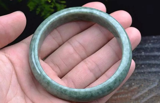 豆种翡翠功效，喜欢翡翠的朋友了解多少呢？