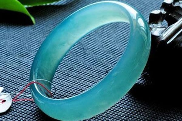 蓝水翡翠多少钱？有价值吗？看完才知道-第2张-翡翠-玉仓库