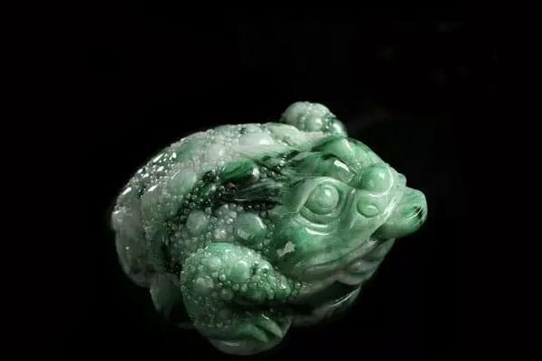 中年女性戴什么翡翠挂件_怎么挑选到品质好的翡翠