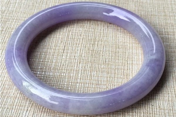 紫罗兰翡翠手镯的价格是多少？紫罗兰翡翠手镯的价格贵不贵？