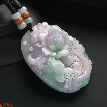 精品翡翠饰品_冰润的翡翠总是给欣赏的人们一种极为美好的视觉感受