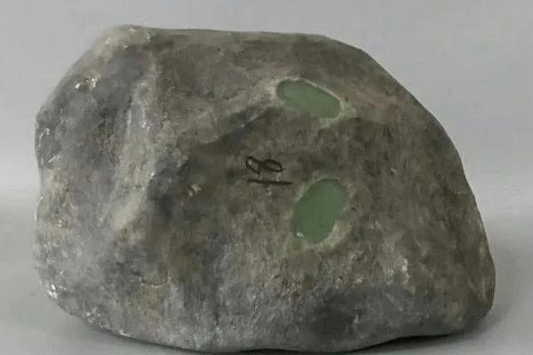 翡翠原石是怎么形成的_翡翠原石形成详解