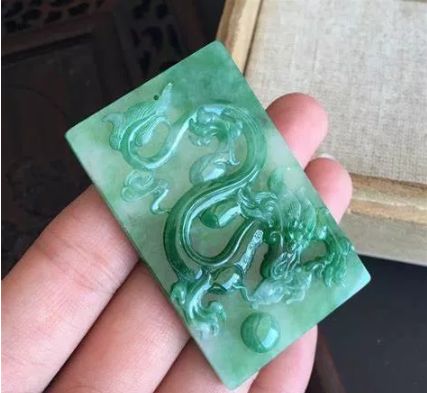 翡翠的保养和清洗全攻略_你的发保养方法对了吗