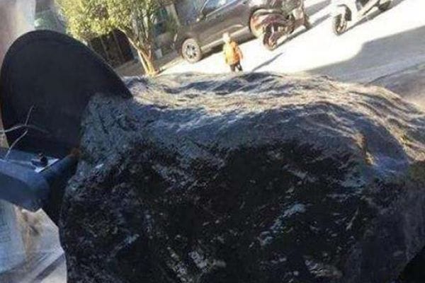 翡翠乌鸡料值钱吗_翡翠乌鸡料怎么样