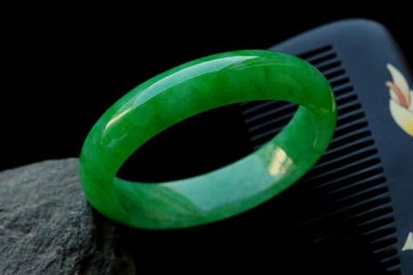 冰种翡翠小碎纹（冰种翡翠的石纹）