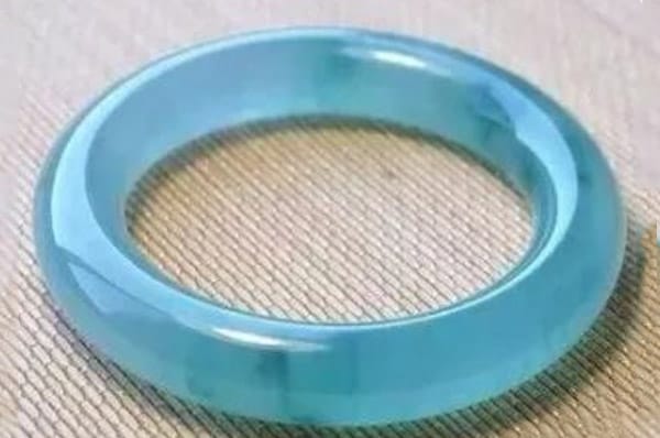 蓝水翡翠多少钱？有价值吗？看完才知道