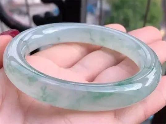 糯冰种翡翠回收价格多少?