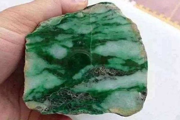 什么石头和翡翠原石很像_翡翠原石造假方法