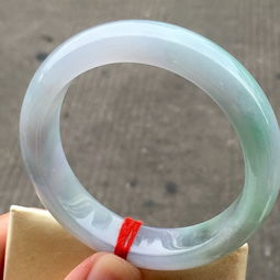 佩戴翡翠手镯到底有哪些讲究_佩戴翡翠手镯的寓意是什么？