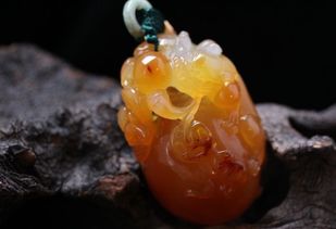 天然翡翠打灯鉴定方法_翡翠打灯怎么看真假?