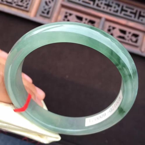 油青翡翠为什么便宜？油青翡翠价值高吗？