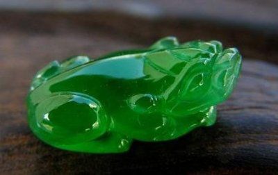 玉是翡翠吗___怎么选购翡翠