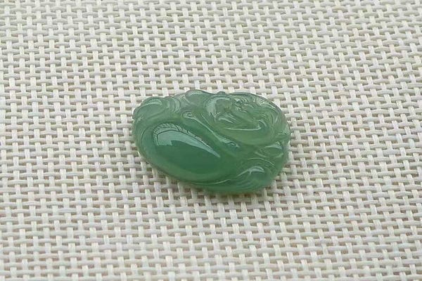 翡翠玉佛的价格贵不贵__怎么才能买到好的翡翠玉佛