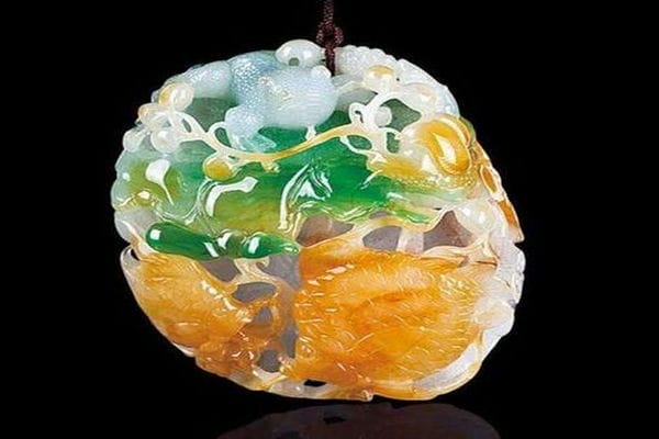 三彩翡翠介绍及鉴赏_如何选购优质的三彩翡翠