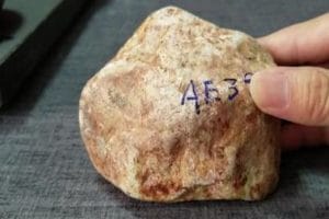 杨梅皮翡翠原石特征-第3张-翡翠-玉仓库