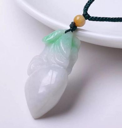 白底飘绿翡翠好不好_这种翡翠值不值得收藏