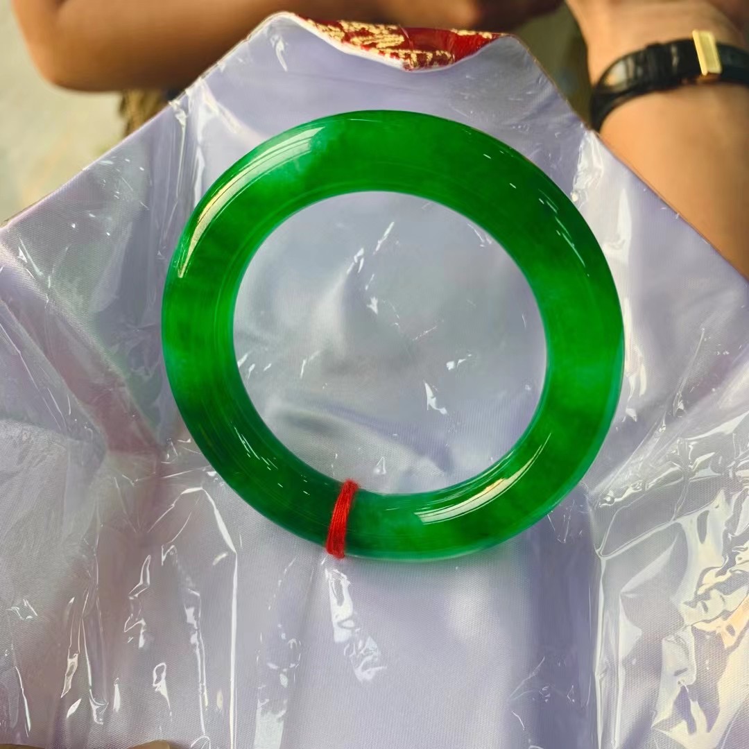 翡翠手镯之高冰飘蓝花