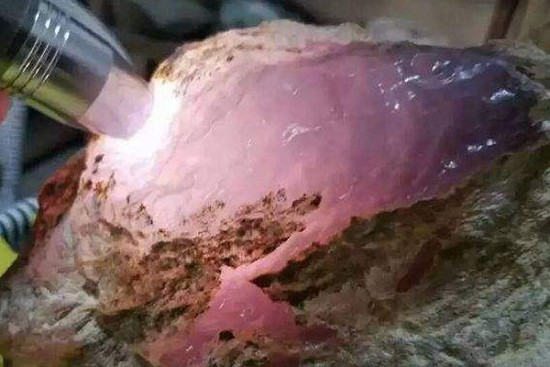 翡翠原石打灯怎样判断种水