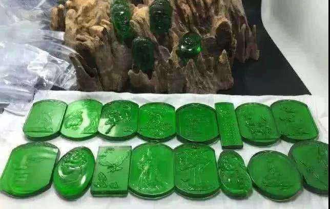 选购翡翠如何防止被骗__鉴别翡翠真假的建议