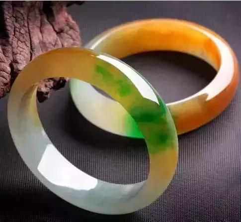 翡翠变黑是因为吸收了人体毒素_这是科学还是谣言？