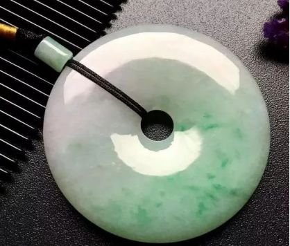 翡翠是飘花好还是飘色的好_飘花和飘色有什么区别-第2张-翡翠-玉仓库
