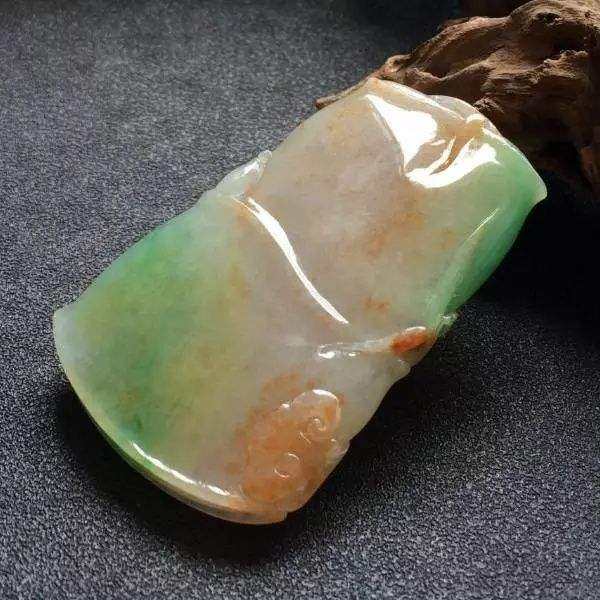 三色翡翠市场价多少钱_三色翡翠投资价值分析