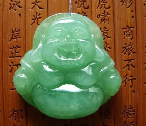 翡翠含有哪些微量元素_佩戴翡翠有保健功效吗