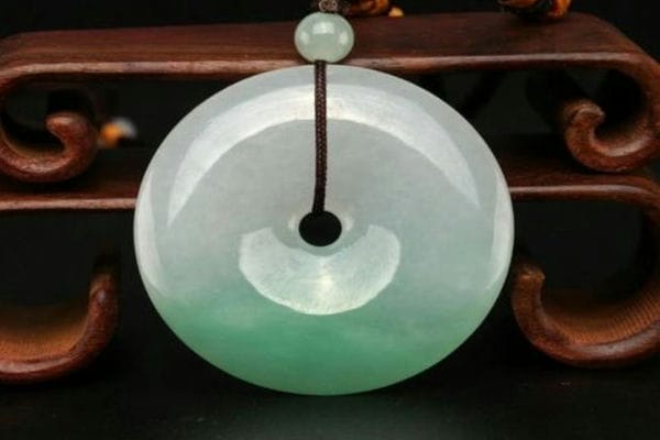 翡翠冰种和糯种哪个好_哪个价格贵