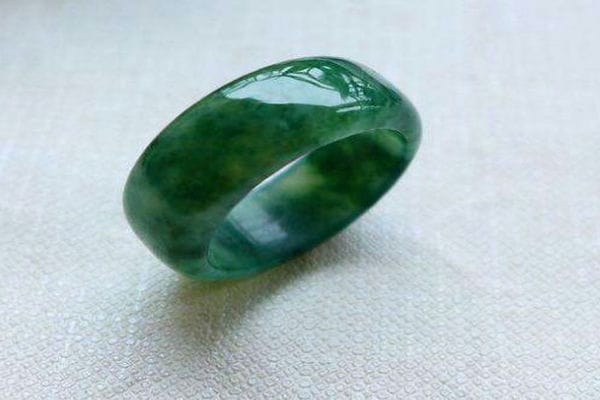 阳绿翡翠戒指现在价格是多少_阳绿翡翠戒指图片及介绍-第3张-翡翠-玉仓库