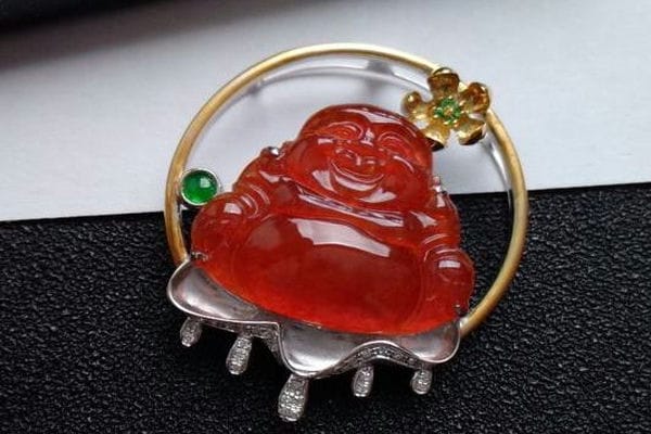 除了绿色的翡翠_这几种翡翠同样具有大的升值潜力