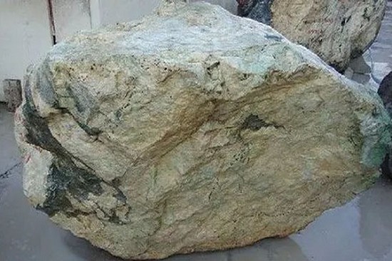 翡翠原石中的大象皮到底是怎样的