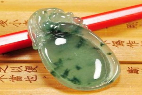 绿色翡翠才是上品极品吗_翡翠真假好坏的鉴定技巧