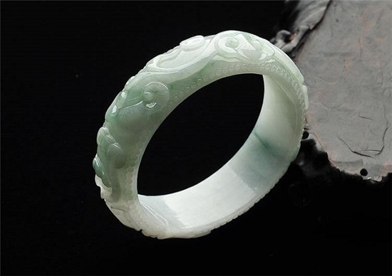 翡翠手镯有裂纹如何办？它对价值有什么影响？-第3张-翡翠-玉仓库