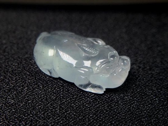 翡翠水长是什么意思_蜻蜓点水是什么意思