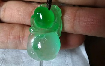 翡翠吊坠可以换着戴吗？