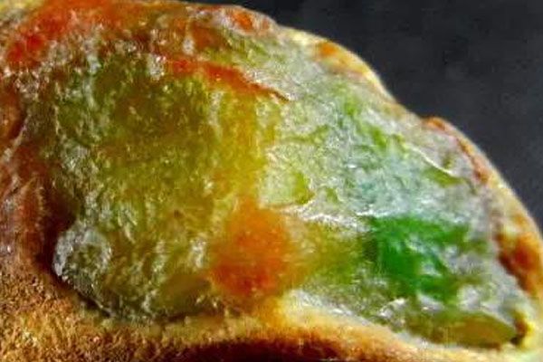 七彩翡翠值钱吗_翡翠玉石有七彩的吗