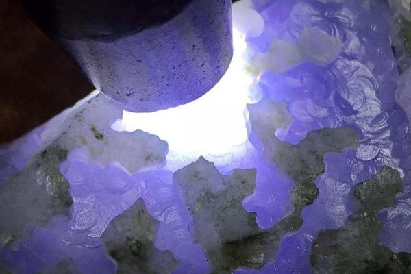 翡翠原石如何鉴定_翡翠原石长在哪里-第2张-翡翠-玉仓库