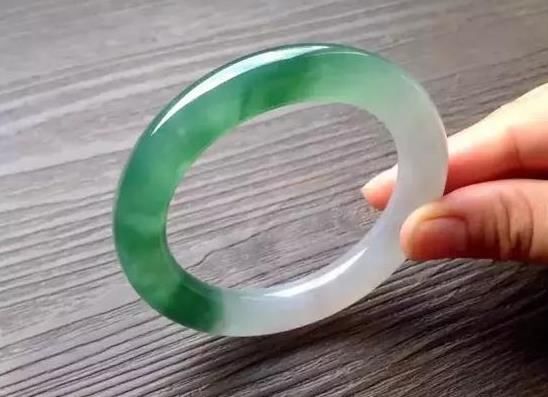 老坑翡翠能越戴越通透吗